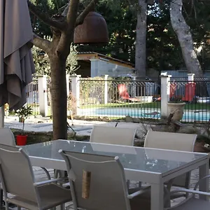https://mas-des-tarascon.fr-provencehotel.com